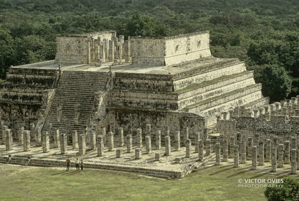 Chitchen Itza - Templo de los Guerreros desde El Castillo